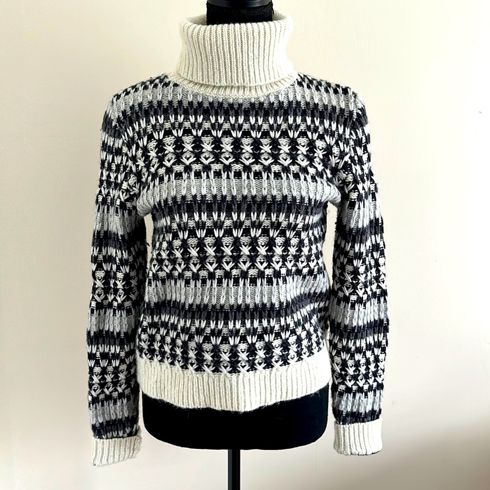 Super comfy & warm turtle neck sweater